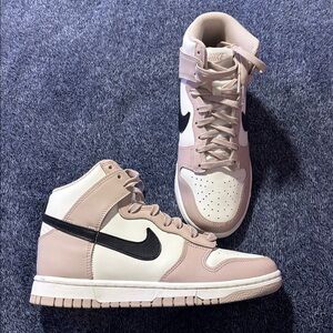 Womens Nike Dunk High Sneakers